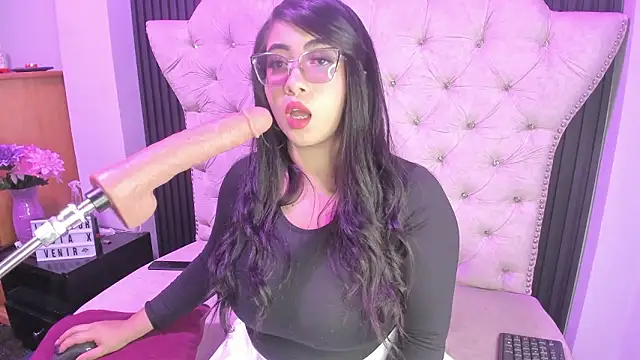 Sexy cristall  online show from February 9, 2026, 7:29 pm