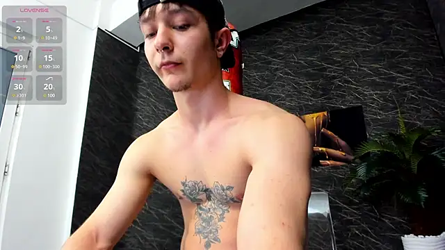 leonardsmith01 online show from January 9, 2025, 8:22 pm