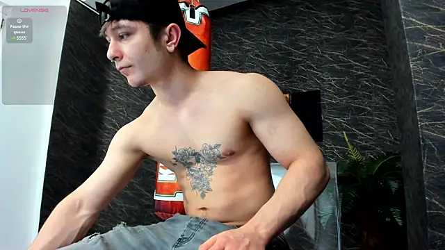 leonardsmith01 online show from January 14, 2025, 8:26 pm