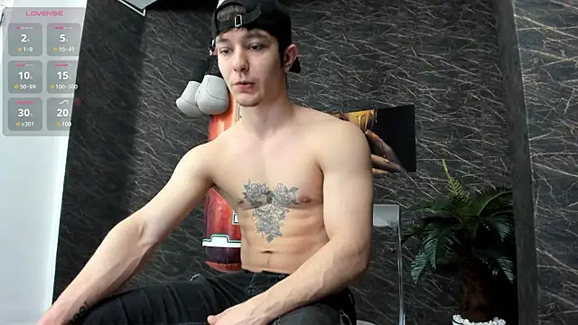 leonardsmith01 online show from January 19, 2025, 8:41 pm