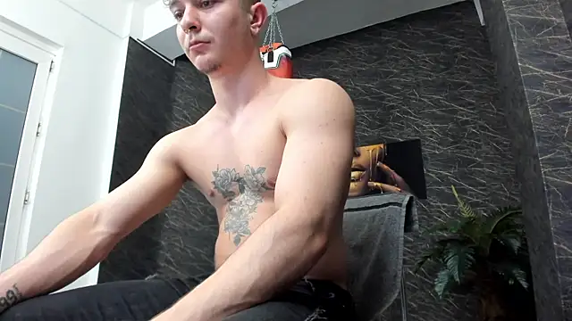 leonardsmith01 online show from February 14, 2025, 3:11 am