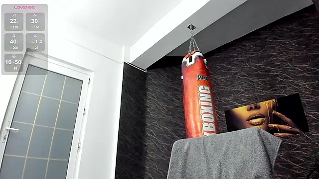 leonardsmith01 online show from February 16, 2025, 8:44 pm