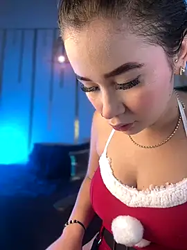 LylaLee111 online show from December 4, 2024, 12:58 pm
