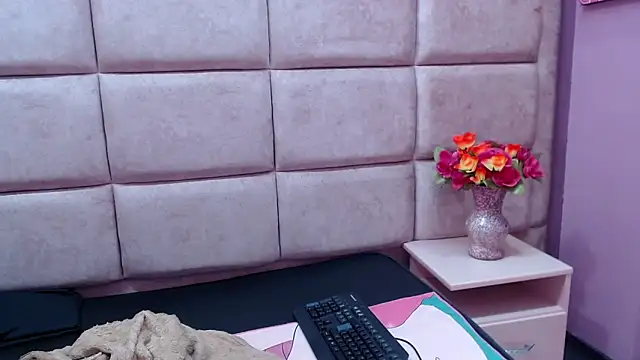 Miaa Smiith  online show from December 27, 2024, 2:36 am