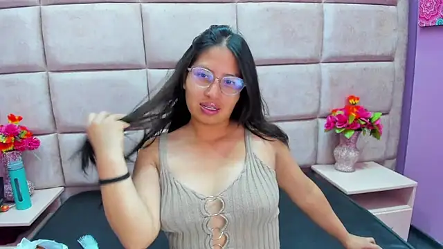 Miaa Smiith  online show from March 19, 2025, 2:37 am