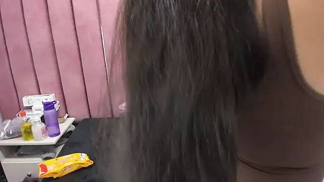 Miaa Smiith  online show from November 18, 2025, 3:01 am