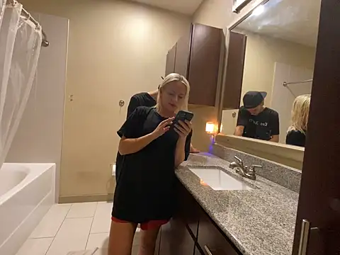 girlfriendmissy online show from December 28, 2024, 8:25 pm