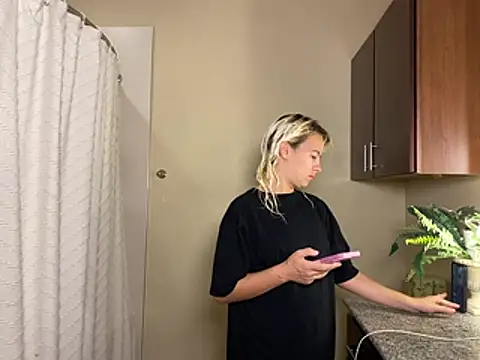 girlfriendmissy online show from February 18, 2026, 1:01 am