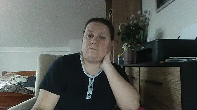 ReifeVenna online show from November 17, 2025, 2:01 pm