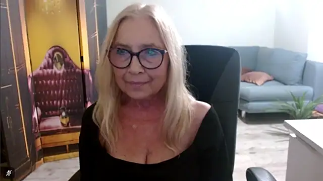 sofia xkiss online show from October 6, 2025, 1:52 pm