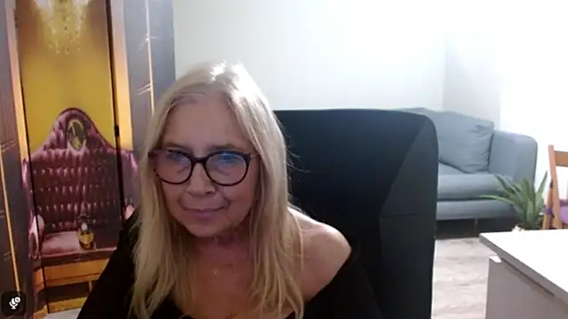 sofia xkiss online show from November 25, 2025, 3:12 pm