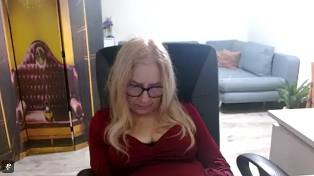 sofia xkiss online show from December 15, 2025, 2:54 pm