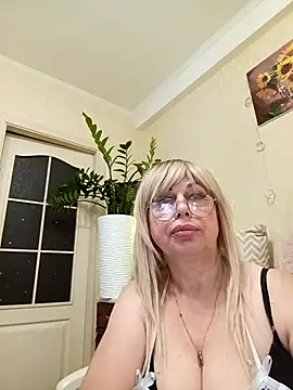 SusieNoreen online show from September 13, 2025, 2:44 am