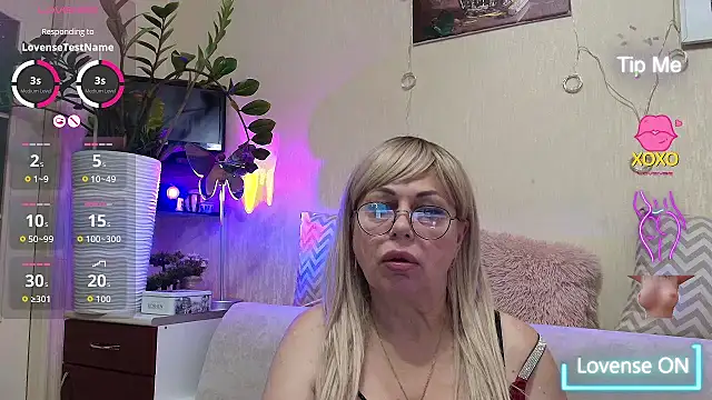 SusieNoreen online show from September 14, 2025, 11:48 pm
