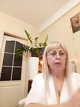 SusieNoreen online show from September 18, 2025, 1:40 am