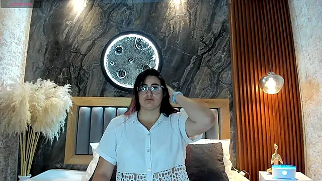 Snapshot of BellaPeers_ chatting on May 4, 2026, 11:39 am BellaPeers online show from May 4, 2026, 11:39 am