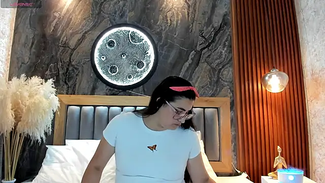 Snapshot of BellaPeers_ chatting on May 13, 2026, 10:56 am BellaPeers online show from May 13, 2026, 10:56 am