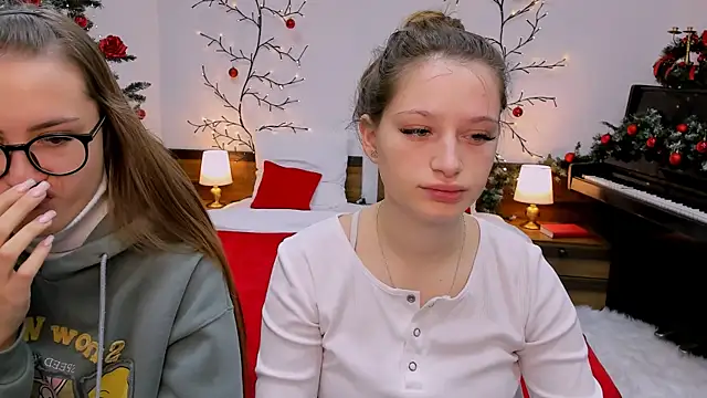 Snapshot of queenofjoyy chatting on December 15, 2024, 6:29 am queenofjoyy online show from December 15, 2024, 6:29 am