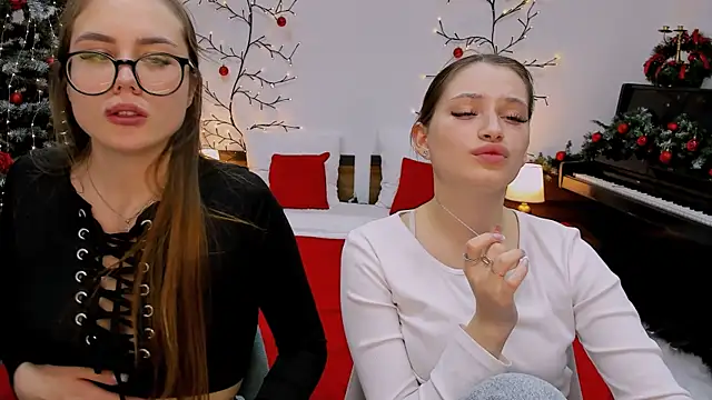 Snapshot of queenofjoyy chatting on December 15, 2024, 4:04 pm queenofjoyy online show from December 15, 2024, 4:04 pm