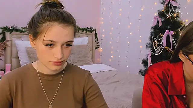 Snapshot of queenofjoyy chatting on December 19, 2024, 9:40 am queenofjoyy online show from December 19, 2024, 9:40 am