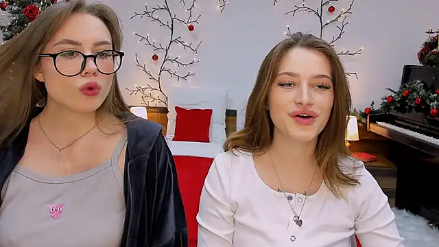 Snapshot of queenofjoyy chatting on December 20, 2024, 1:11 pm queenofjoyy online show from December 20, 2024, 1:11 pm