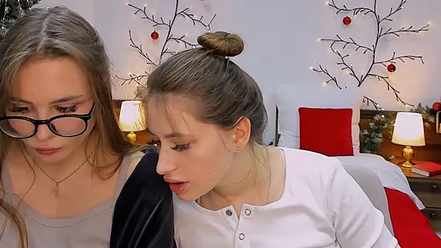 Snapshot of queenofjoyy chatting on December 20, 2024, 7:17 pm queenofjoyy online show from December 20, 2024, 7:17 pm