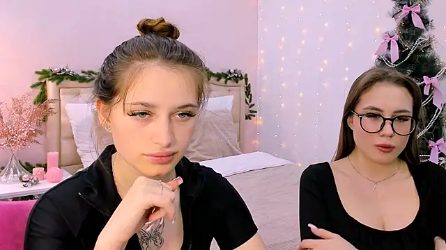 Snapshot of queenofjoyy chatting on December 21, 2024, 9:01 am queenofjoyy online show from December 21, 2024, 9:01 am