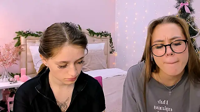 Snapshot of queenofjoyy chatting on December 21, 2024, 3:09 pm queenofjoyy online show from December 21, 2024, 3:09 pm