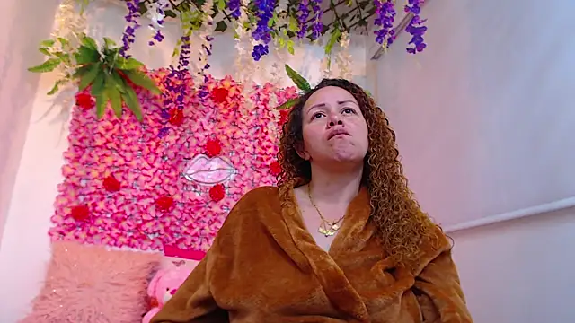 BLONDE SEXYHOT online show from December 20, 2025, 9:11 pm