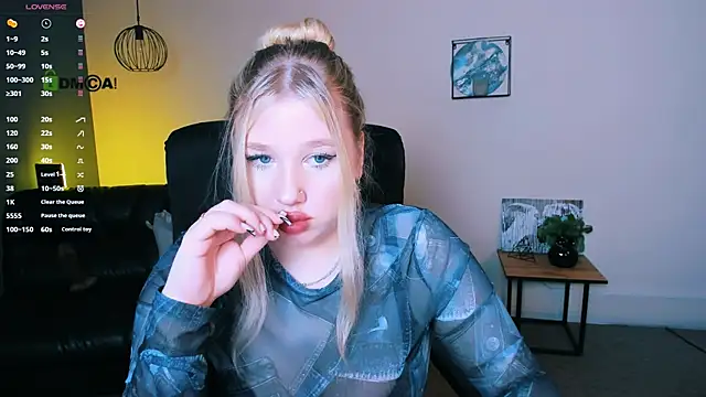 juli kisss online show from December 29, 2024, 10:36 pm