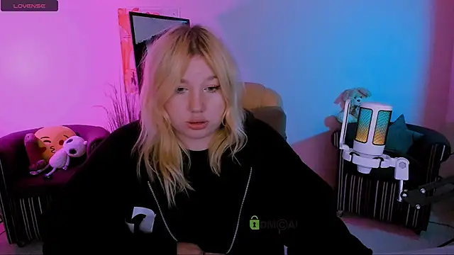 juli kisss online show from October 14, 2025, 11:49 pm