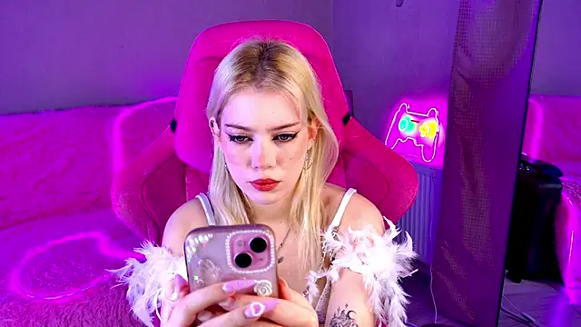 Snapshot of Shawty_Blonde chatting on March 3, 2025, 12:15 am Shawty Blonde online show from March 3, 2025, 12:15 am