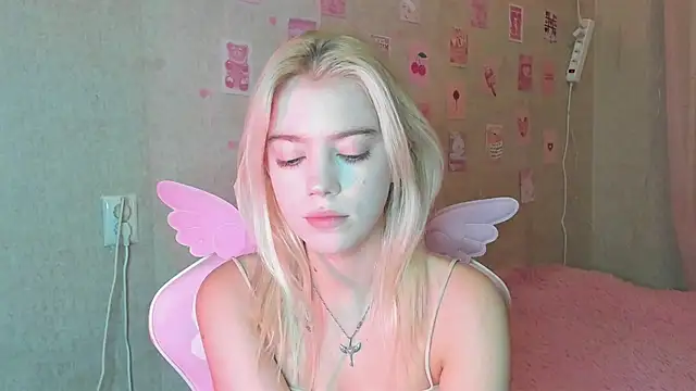 Snapshot of Shawty_Blonde chatting on September 11, 2025, 5:24 pm Shawty Blonde online show from September 11, 2025, 5:24 pm