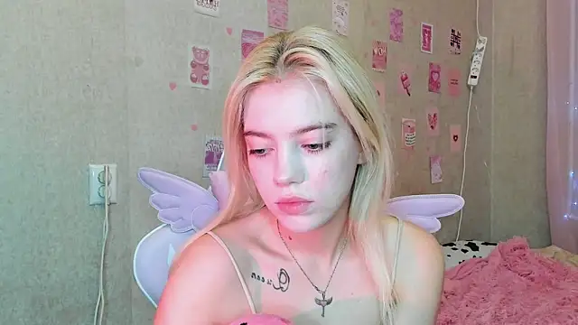 Snapshot of Shawty_Blonde chatting on September 15, 2025, 6:19 pm Shawty Blonde online show from September 15, 2025, 6:19 pm