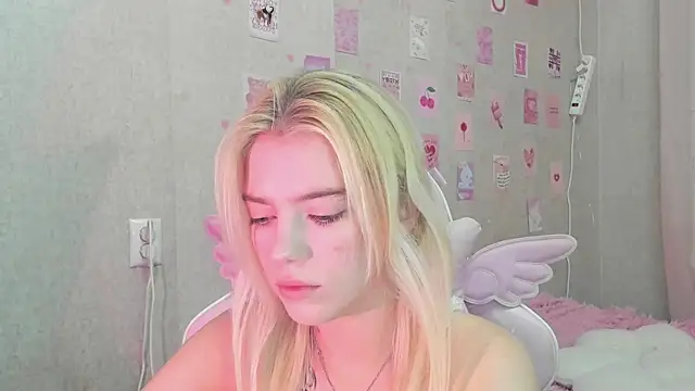 Snapshot of Shawty_Blonde chatting on September 20, 2025, 6:20 pm Shawty Blonde online show from September 20, 2025, 6:20 pm