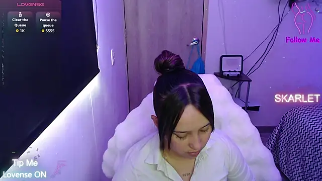 Skarlet Adams28 online show from October 2, 2025, 7:43 pm