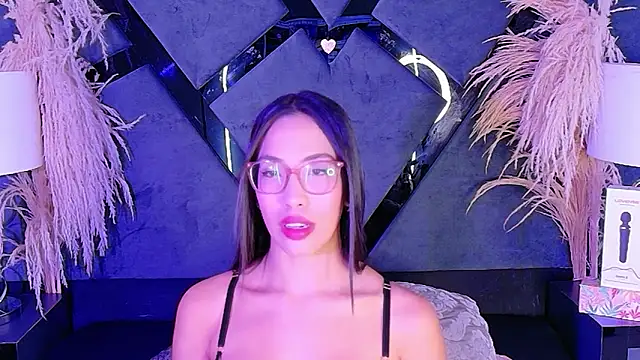 KylieWhite online show from November 4, 2025, 5:39 am