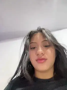 Snapshot of Estefanii- chatting on February 27, 2025, 8:17 am Estefanii- online show from February 27, 2025, 8:17 am