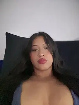 Snapshot of Estefanii- chatting on November 4, 2025, 10:58 am Estefanii- online show from November 4, 2025, 10:58 am