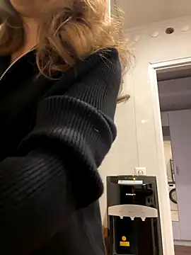 CharleneWoods online show from October 18, 2025, 4:59 am