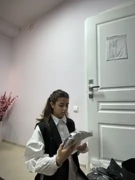 CharleneWoods online show from October 29, 2025, 6:04 am