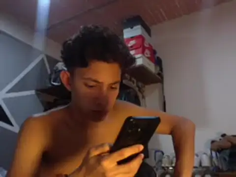 ferchitibellako online show from January 3, 2025, 4:44 am