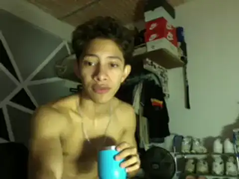 ferchitibellako online show from November 7, 2025, 3:12 pm