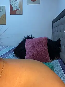 Melanyprada online show from December 3, 2025, 3:58 am