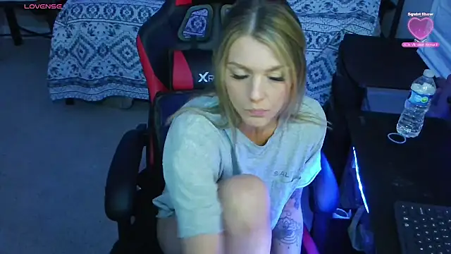 XMeF10 online show from February 11, 2025, 7:38 pm