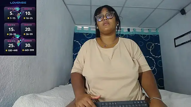 miajoseph  online show from May 2, 2026, 3:33 am