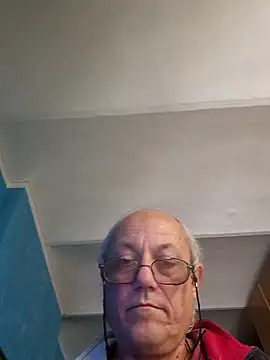 Snapshot of gianbragallini chatting on October 17, 2025, 11:02 am gianbragallini online show from October 17, 2025, 11:02 am