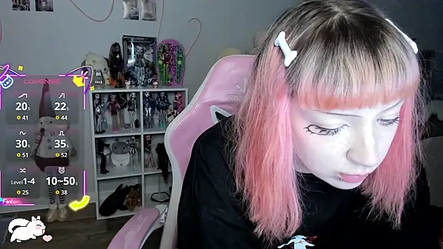 SweetieMollyy online show from November 5, 2025, 12:05 pm