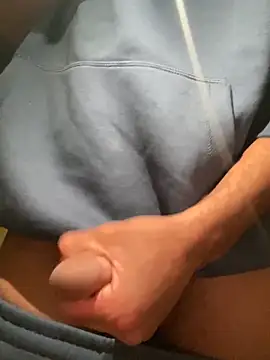 bomber0507 online show from April 7, 2026, 9:04 pm