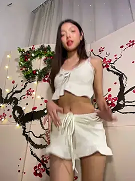 DesiredHoney online show from December 29, 2024, 6:27 pm